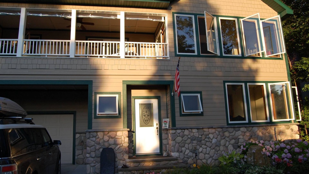 Frankfort House | Family friendly home with lots of charm and awesome covered porch