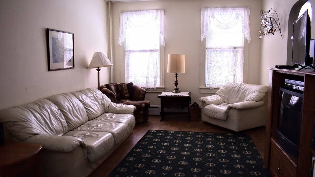 Ashfield House | Family Friendly Home. Clean, comfy, easy parking.