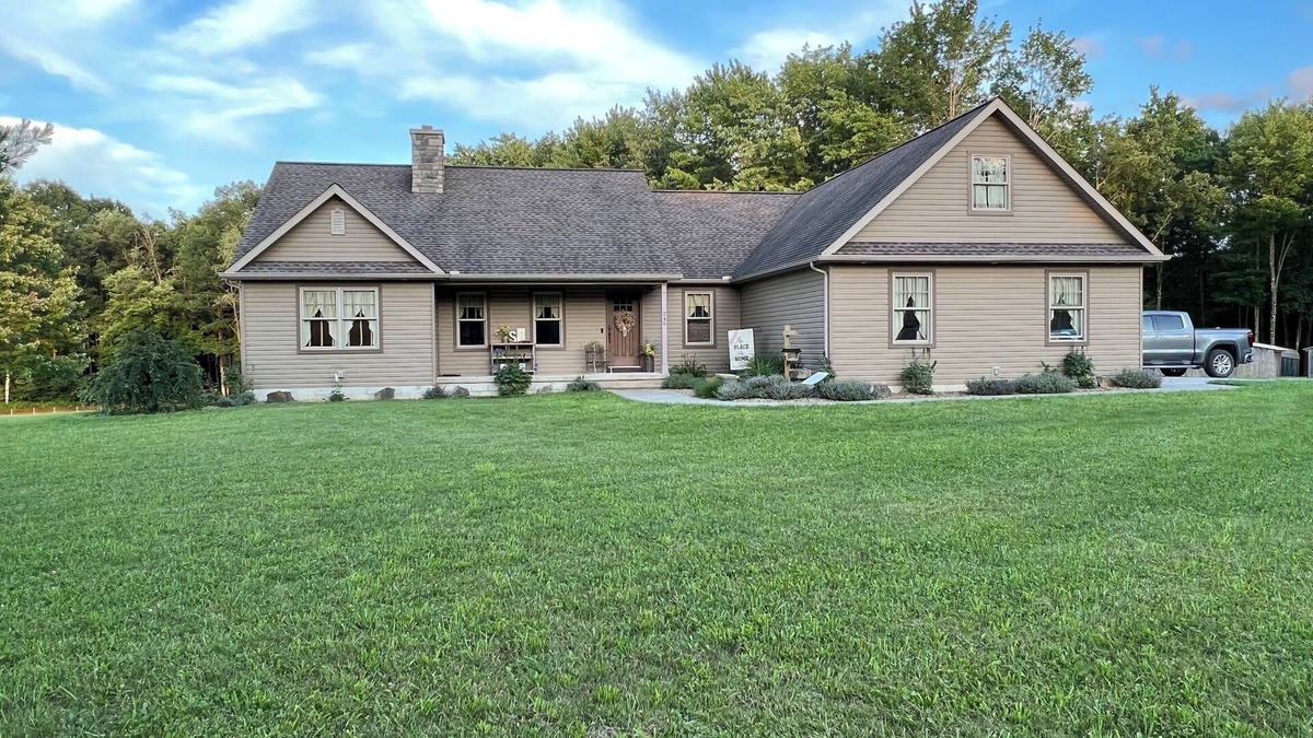 Allport House | Family Friendly Home, 35 mins from Penn State with easy access to I-80 and 322.