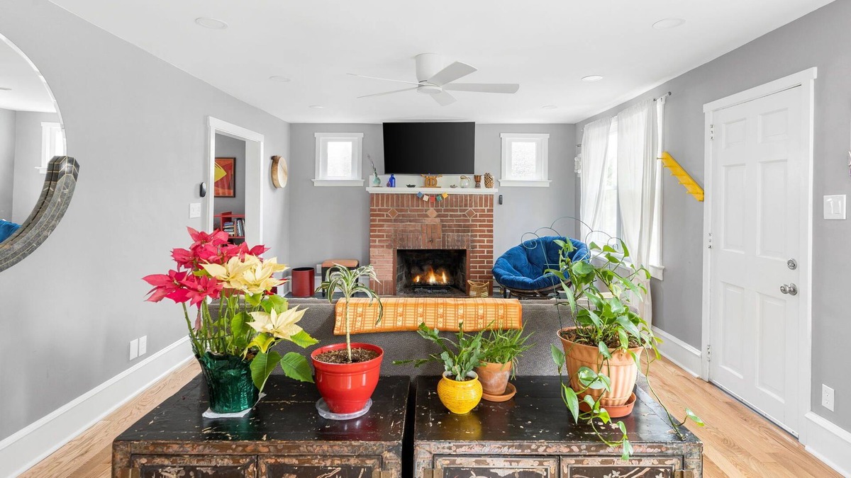 Wilmington House | Family friendly home with fire pit, large yard, and parking