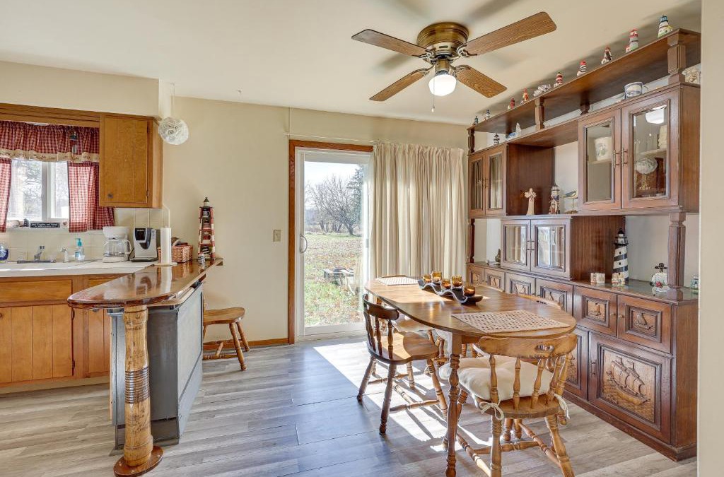 New Franklin House | Family-Friendly Home with Fire Pit about 10 Mi to Akron!