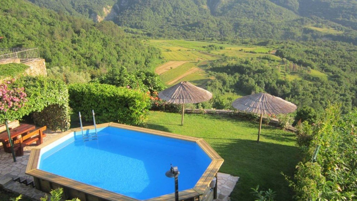 Draguc House | Family-friendly house in Draguć, Istria, with gorgeous garden and stunning view