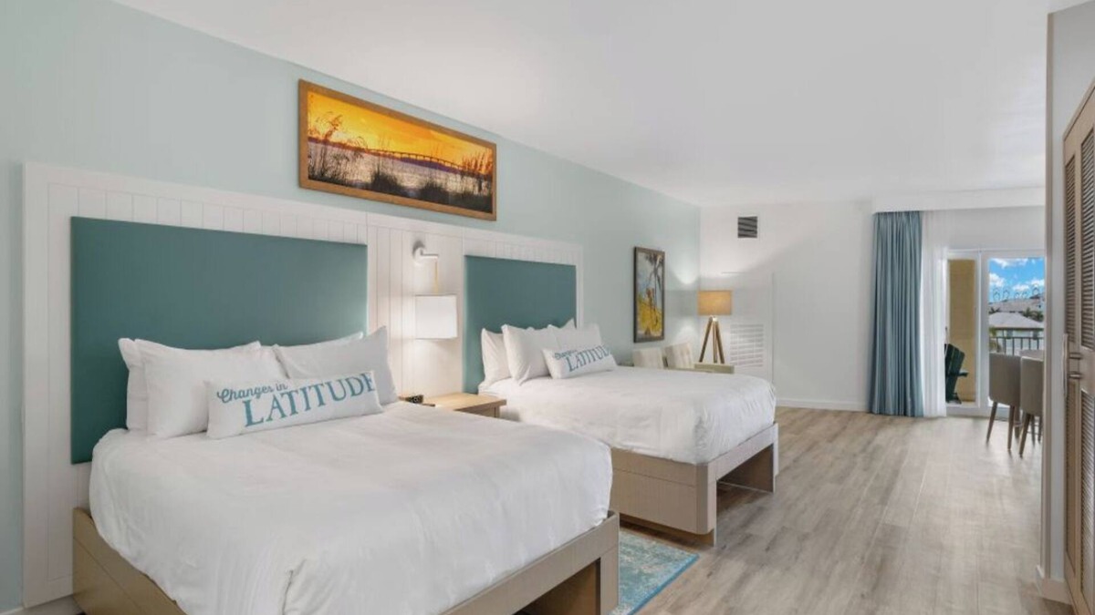 I-435 West KC-KS Hotel | Family-Friendly, Island-Inspired Room Close to Legends Outlets - A Fun Getaway