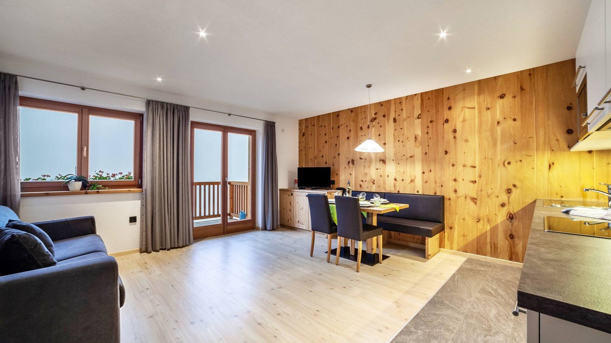 Santa Valburga Apartment | Family-Friendly Holiday Apartment 'Residence Kalchgruberhof Bergzirbe' with Lake View & Wi-Fi