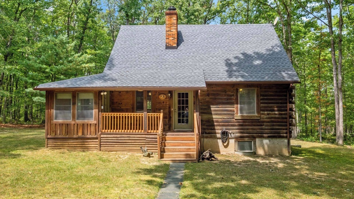 Stuarts Draft Cabin | Family Friendly Log Cabin Nestled in Blue Ridge Foothills