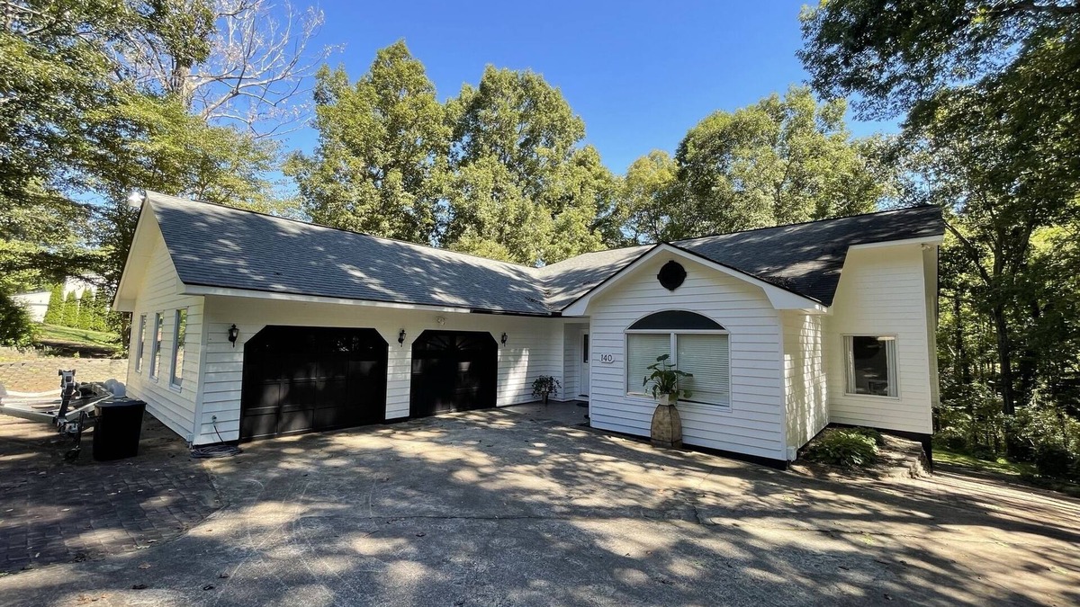 Inman House | Family-Friendly Lake Retreat – Near Tryon Equestrian & Asheville, Greenville, CU