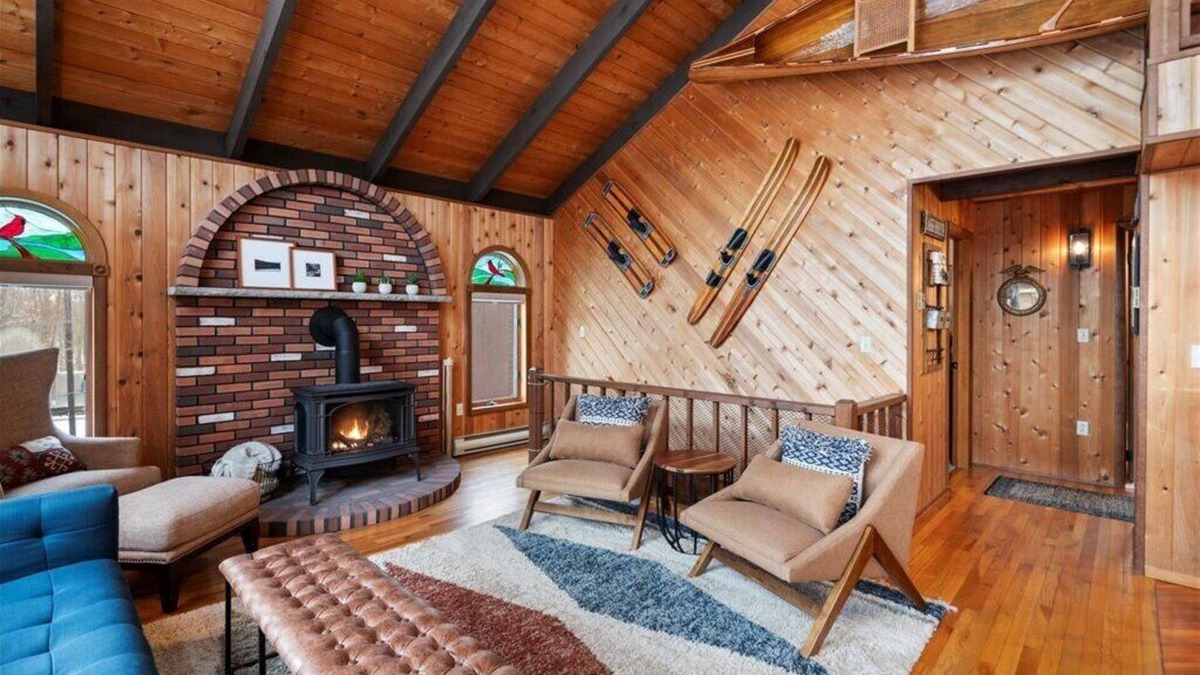 Lakeville Cabin | Family Friendly Lakehouse - Amenity Packed Community - Pools, Gym, Beach, Lakes