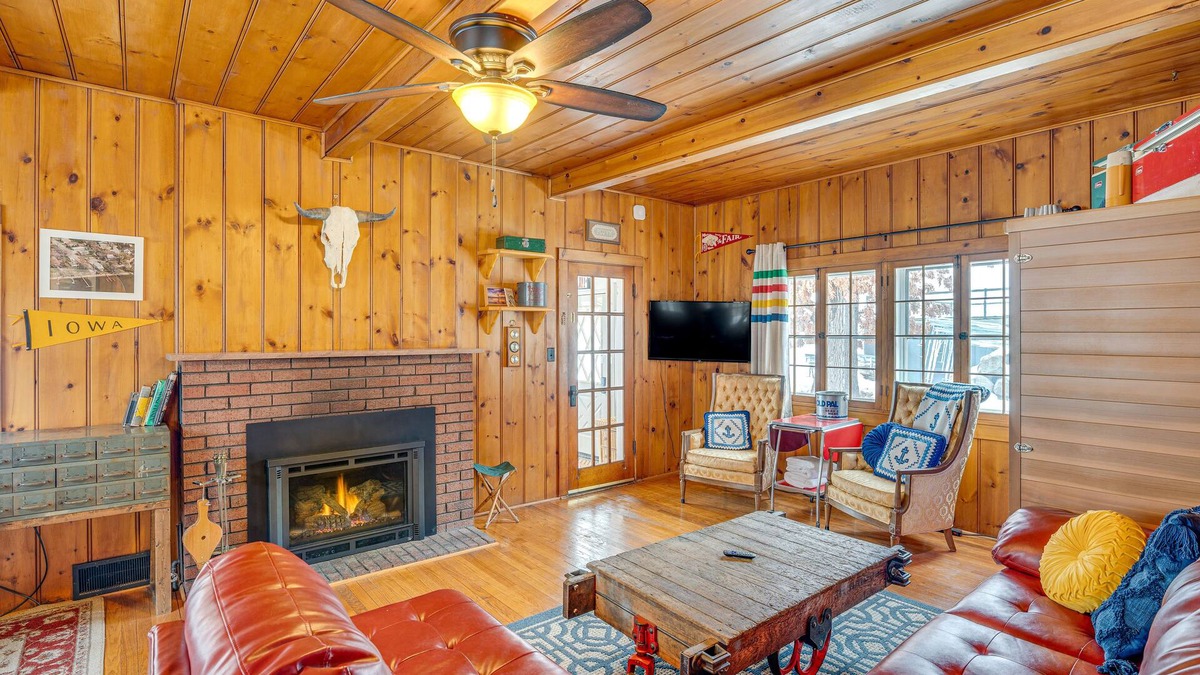McFarland House | Family-Friendly Lake Waubesa Home: Boat + Swim!