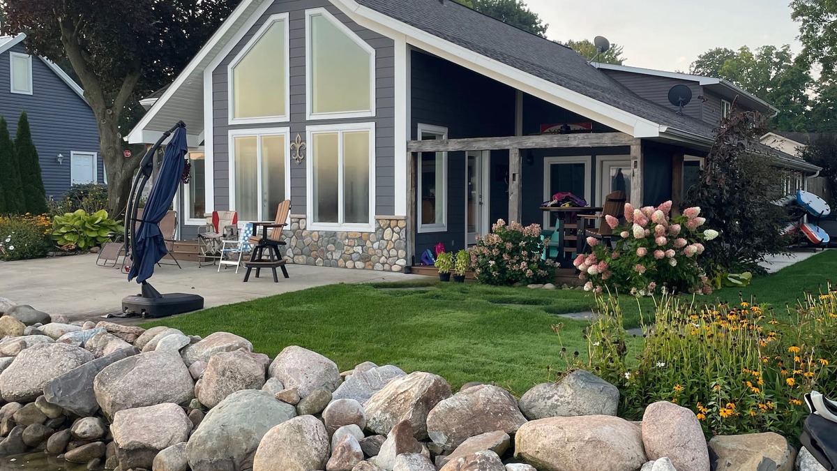 Rome City House | Family-Friendly Lakefront Home with Hot Tub and Kayaks