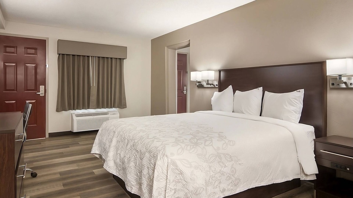 Erie Hotel | Family-friendly Lodging! Close to Lake Erie Arboretum at Frontier! FREE Parking