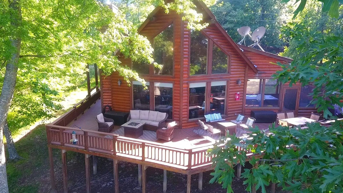 Vian Cabin | Family friendly log home has great lake views from huge deck!