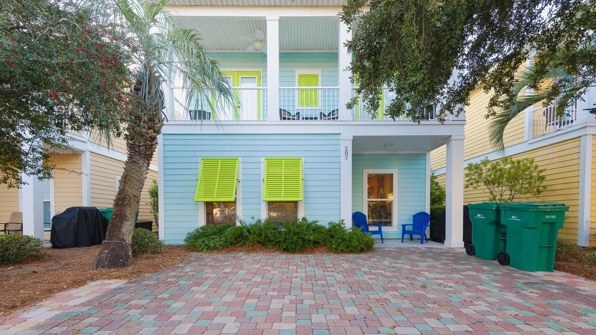 Villages of Crystal Beach House | Family Friendly Luxury House near the beach w Outdoor Heated community Pool