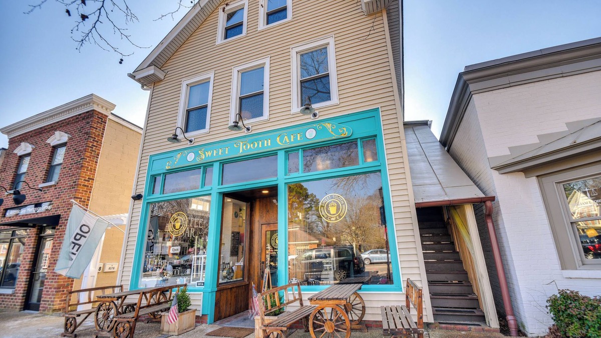 Zanoni Apartment | Family-Friendly Main St Gloucester Apt w/Balcony!