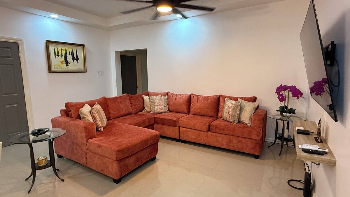 Havendale Apartment | Family-Friendly Modern Retreat: Spacious Apartment in the Heart of Kingston