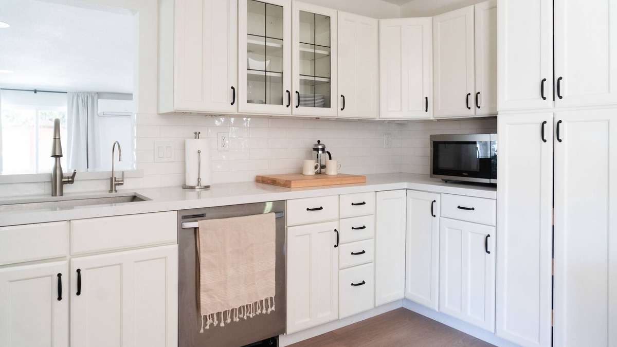Oak View House | Family Friendly Modern Quiet Home Close to Downtown, Trails & Hikes. Work Remote