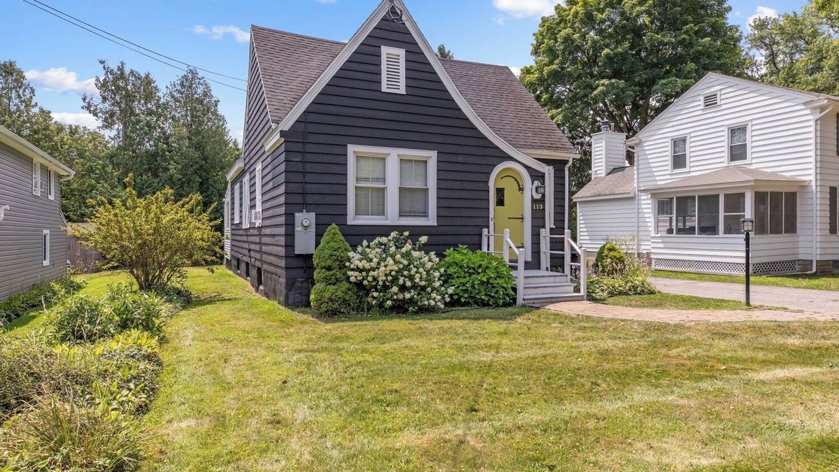 Fayetteville House | Family Friendly Near SU Downtown