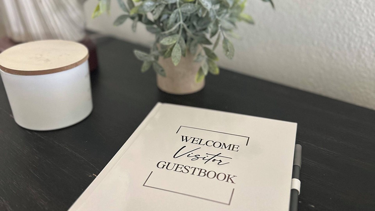 St. Nicholas House | Family-friendly Neighborhood. Easy and quick drive to Jags Games!