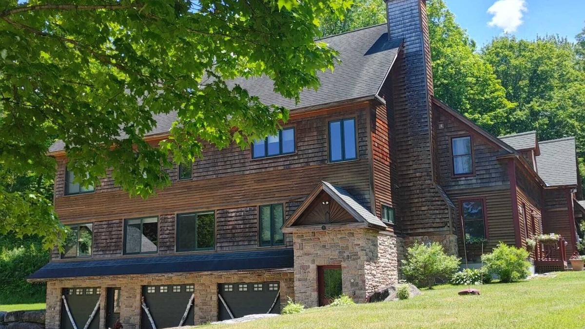 Bread Loaf Cabin | Family Friendly Near River - Campfires! Hot Tub, Game Rm, Views Pets welcome