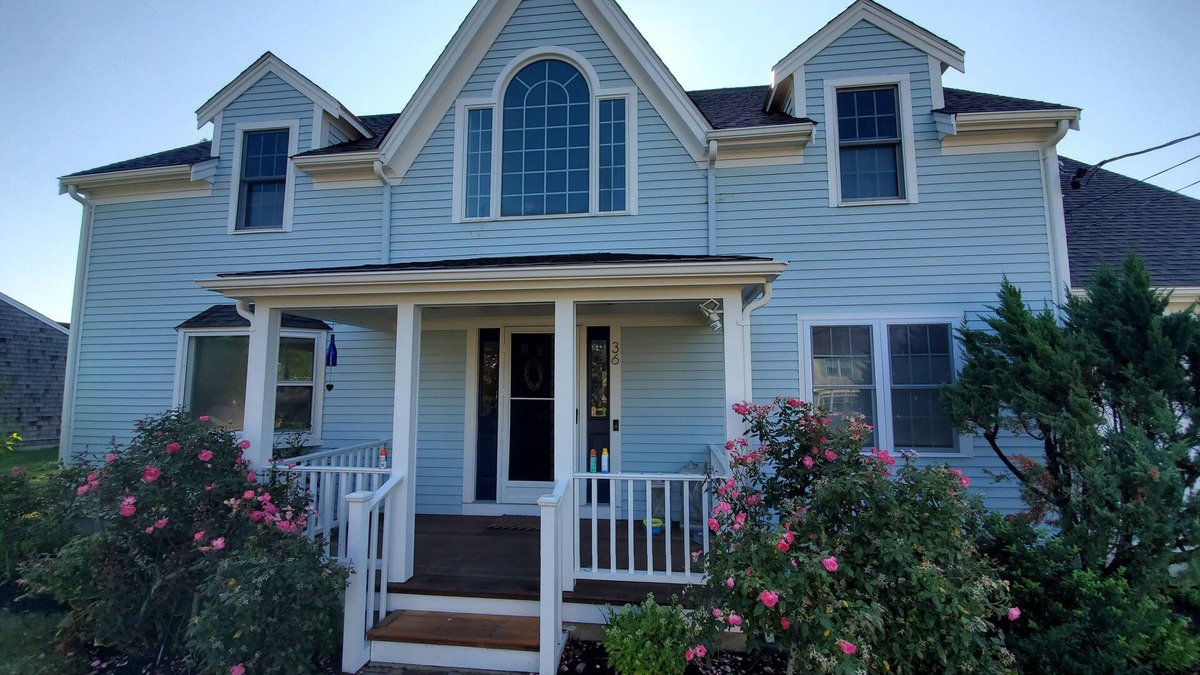 Barnstable House | Family-Friendly Oceanfront Haven, 4 bed, 2 bath sleeps 10. EZ beach access w. AC