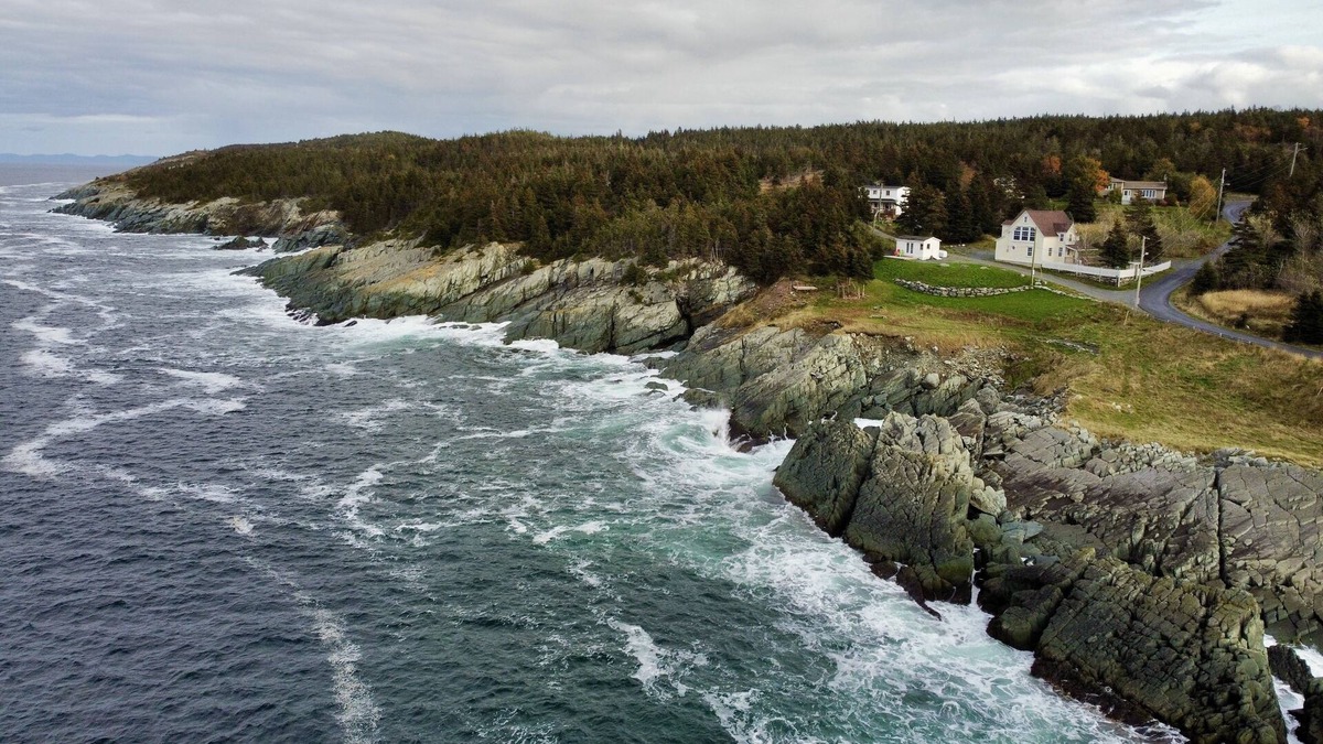 Cupids House | Family-Friendly Oceanfront Home with Incredible Views, Ideal for Long Stays!