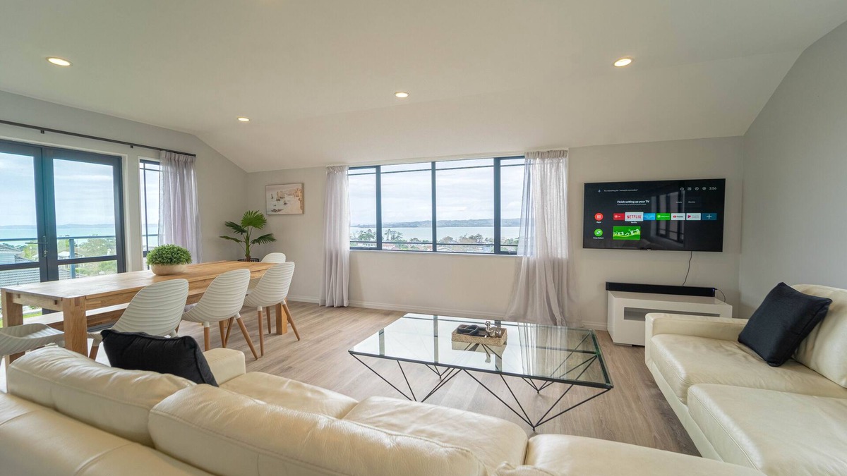 Howick House | Family Friendly Oceanview Howick Home - Pets+