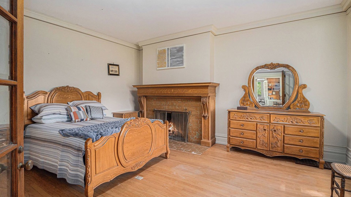 Parchment House | Family friendly. private holiday retreat, large place, great value in Kalamazoo