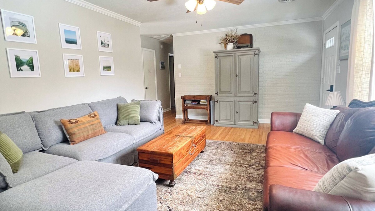 Woodstock House | Family Friendly Rancher with Large Fenced Yard, 5 mins from I-81.