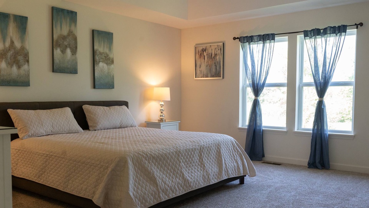 Lakemoor House | Family Friendly Rental with Private backyard and quiet area.