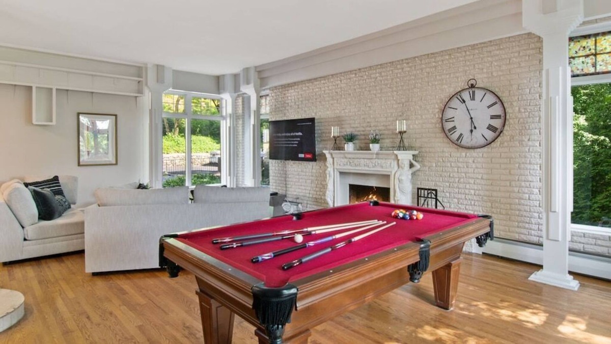 Ossining House | Family Friendly Resort with Fast Wi-Fi - Perfect for Spring Getaways