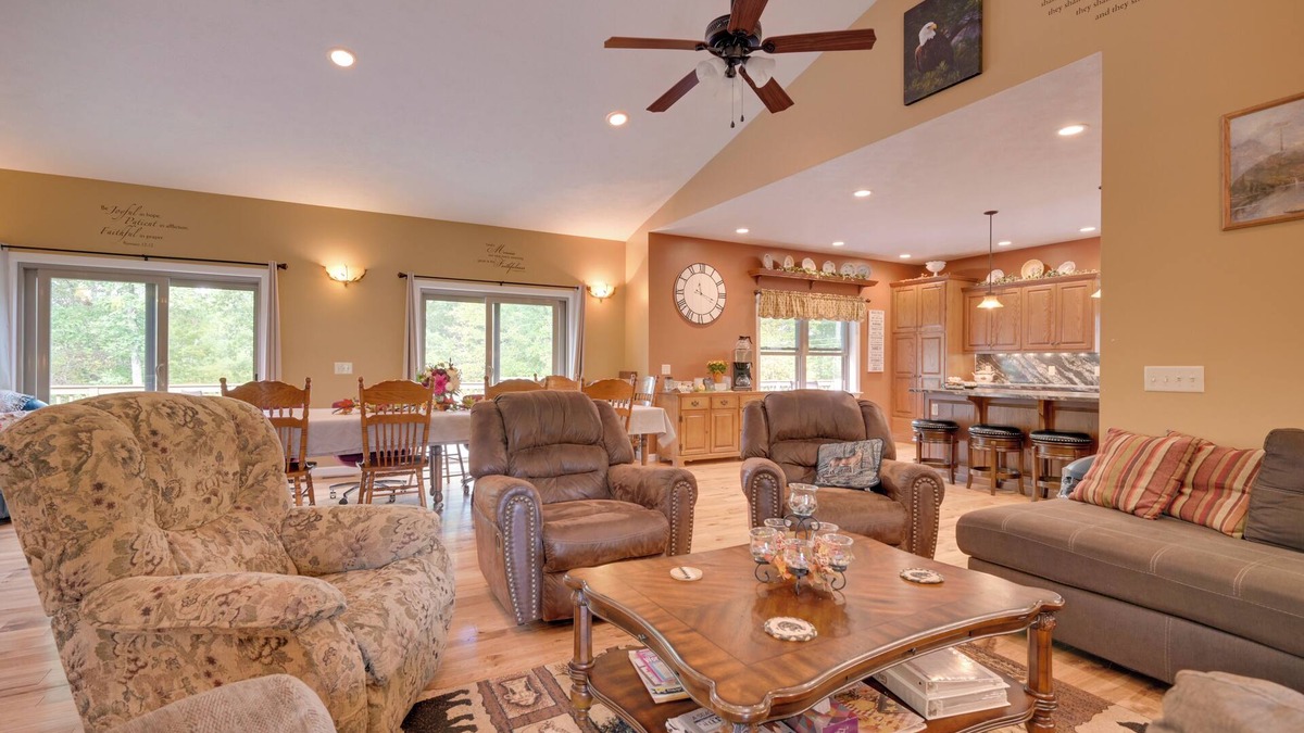 Calvin House | Family-Friendly Retreat w/Deck in Cassville!