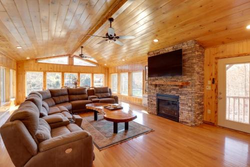 Wilburn House | Family-Friendly Riverfront Manor on the Little Red