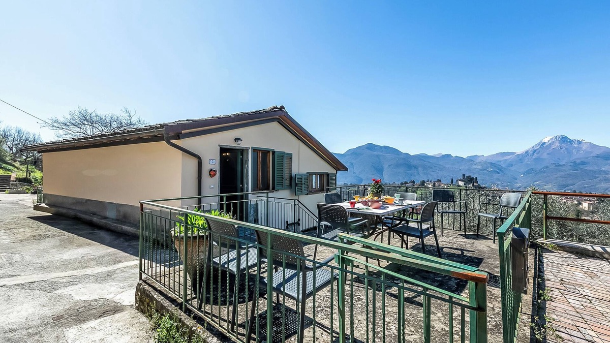 Barga House | Family Friendly Rosa House Amazing View, Barga, Italy