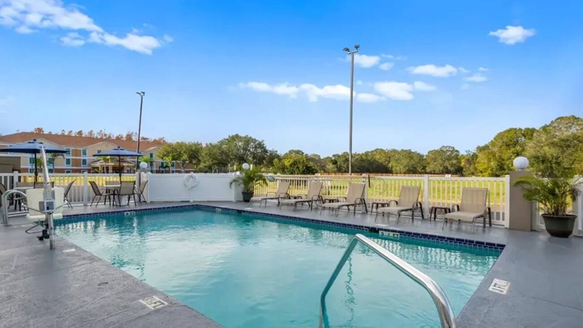 Wesley Chapel Hotel | Family-Friendly Space Near Wesley Chapel's & Top Sites | Pool, Free Parking