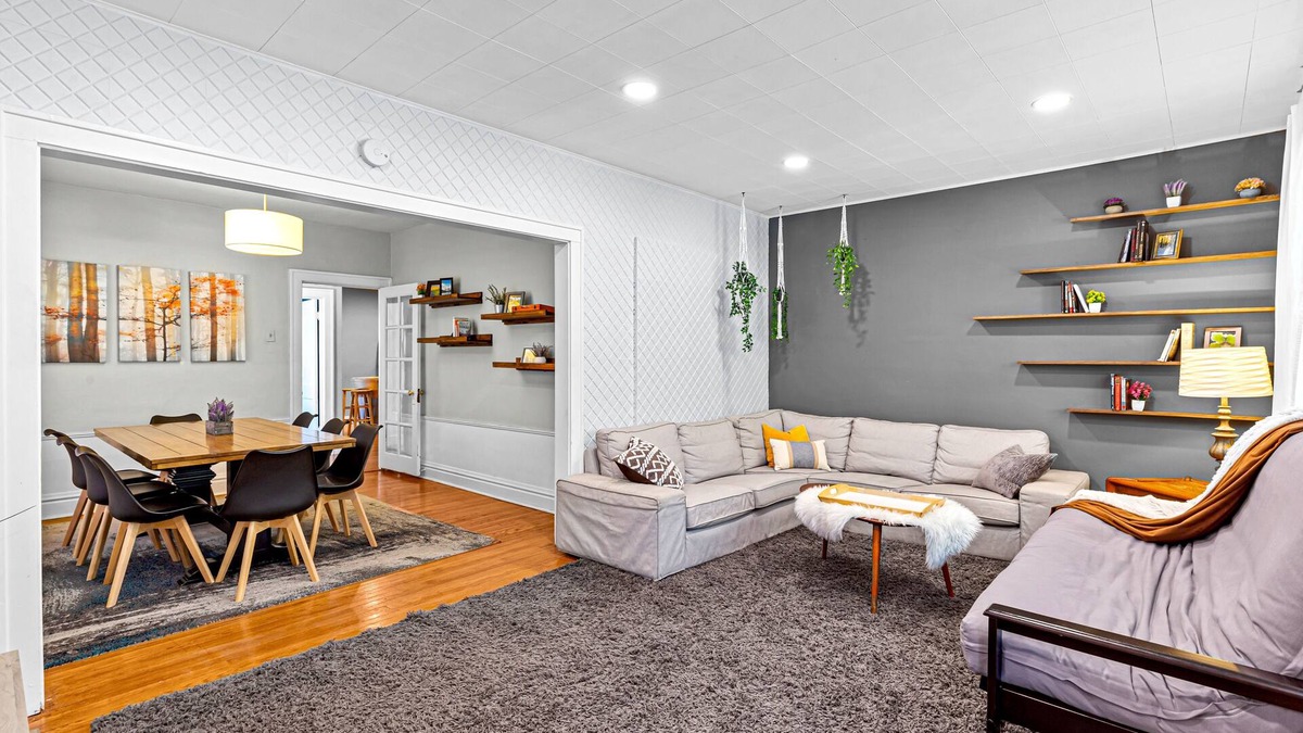 Southwest Garden Apartment | Family Friendly, Safe & Comfy near Botanical Gardens and Tower Grove Park