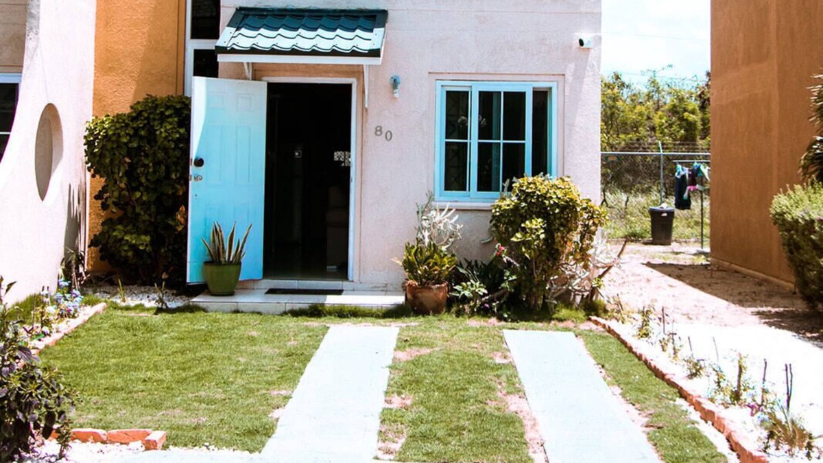 Portmore House | Family friendly, safe resort with great modern amenities include ac & free WiFi