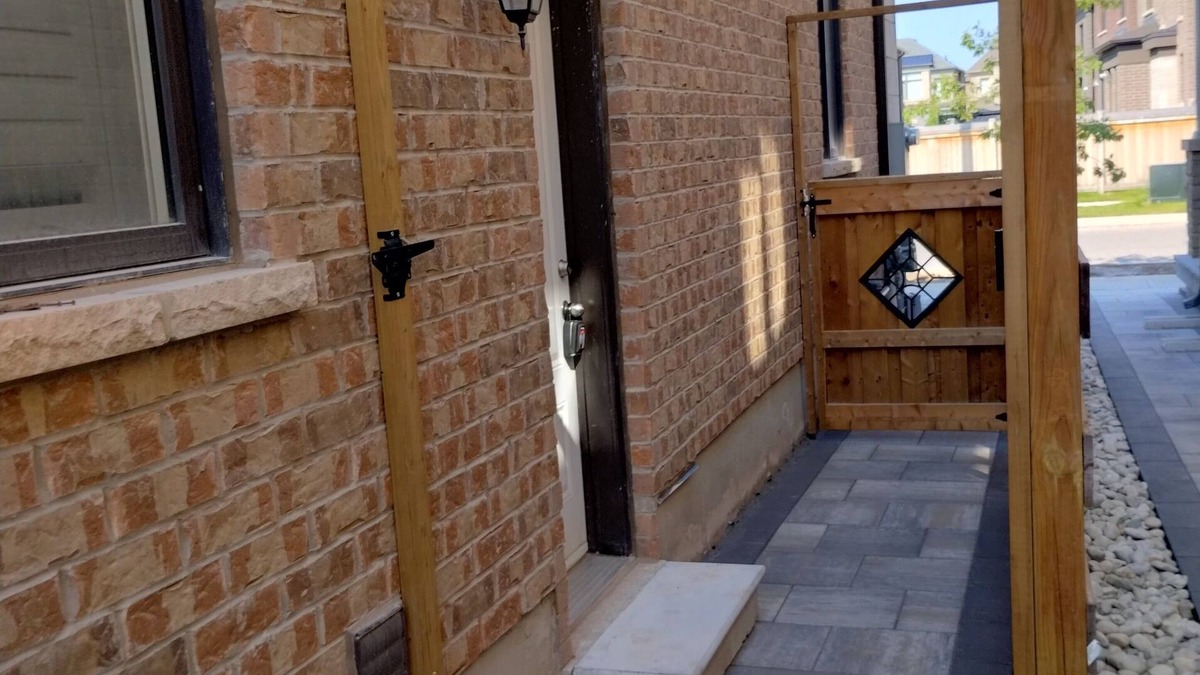 Glen Abbey House | Family-friendly Self-contained Basement + Office
