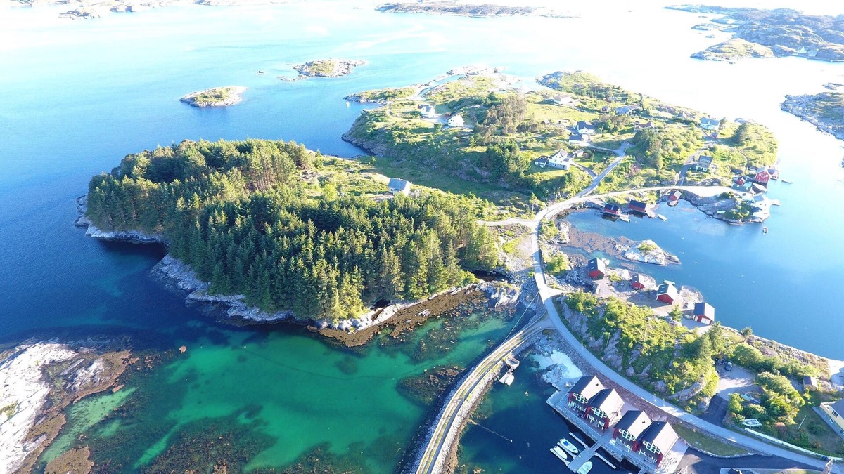 Oygarden House | Family friendly. Situated right on the waterfront. Charter. 2 bedrooms.
