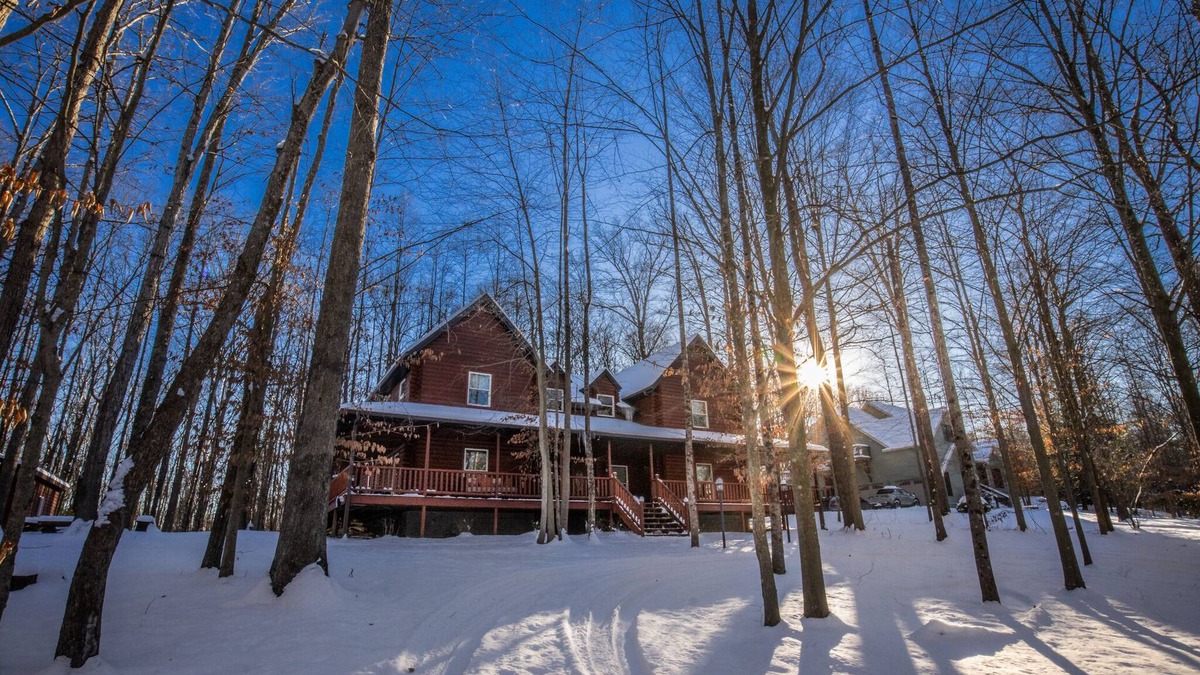 Fayetteville Cabin | Family-friendly spacious cabin in gated community overlooking the NRG Bridge
