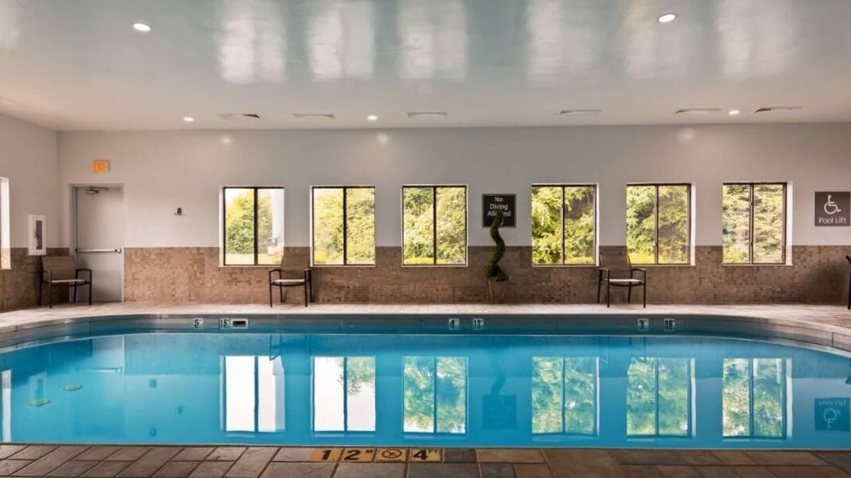 Blaine Hotel | Family-Friendly Stay By I-70! Near Ohio Valley Plaza w/Free Breakfast