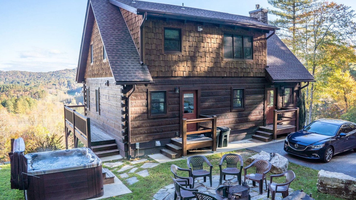 Hendersonville Cabin | Family-Friendly Log Cabin with Hot Tub, Fire Pit & Game Room – Pet Welcome!