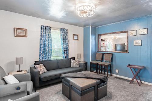 Maryland Heights Apartment | Family-Friendly 2BR Cottage Near Creve Coeur Lake