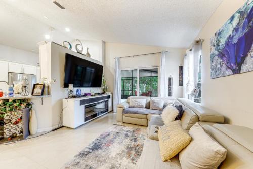 North Lauderdale House | Family-Friendly North Lauderdale Home with Grill!