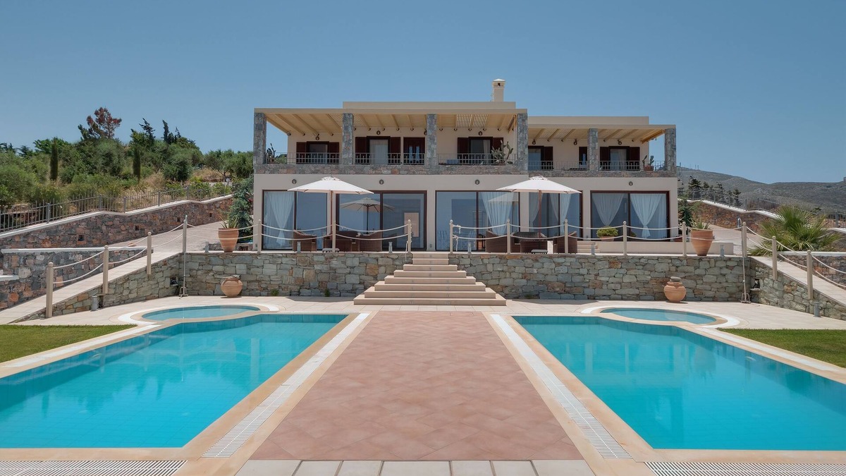 Agia Pelagia Villa | Family Friendly Villa with Heated Pool, Tennis, Jacuzzi, 4km to Sea & Amenities