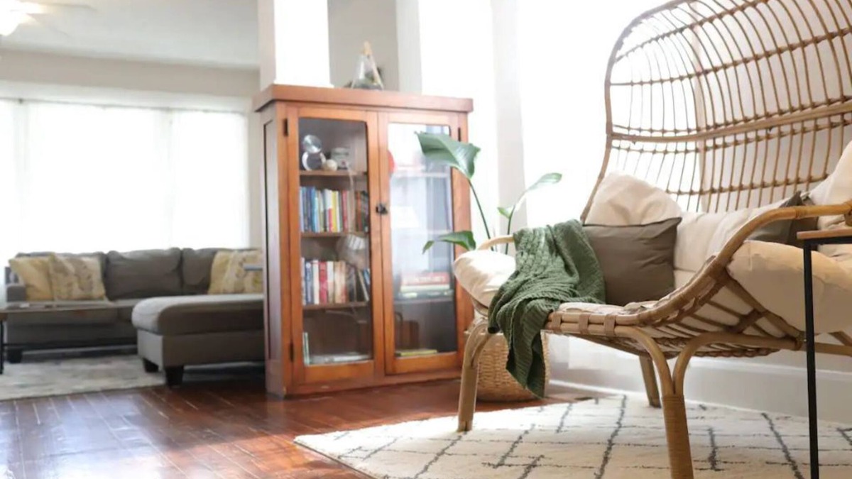 New Albany House | Family Friendly! Walkable to downtown shops. Backyard playhouse and fire pit!