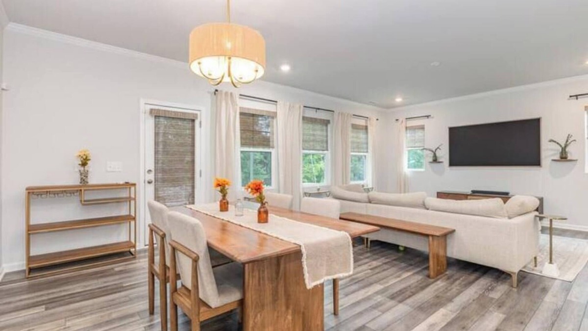 Garner House | Family Friendly with Sunroom & Game Roomnn