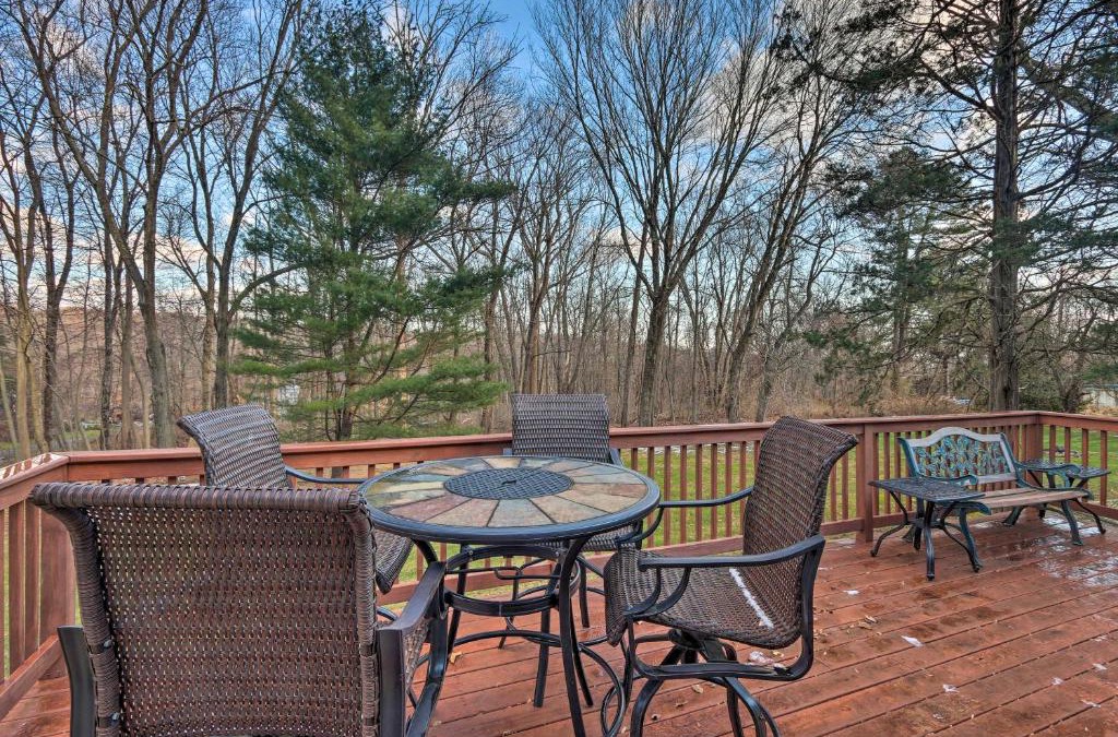 Woodbury House | Family-Friendly Woodbury Home with Yard and Deck!