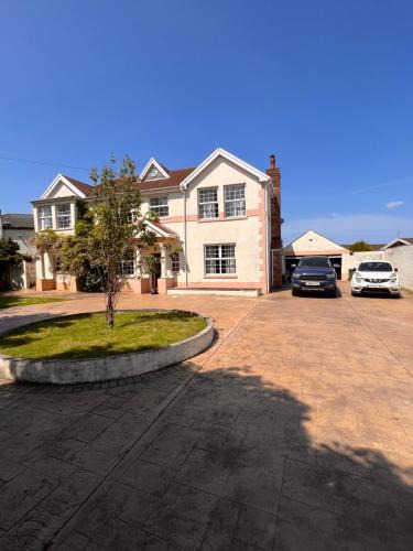 Porthcawl House | Family & friends get together birthday hot tub