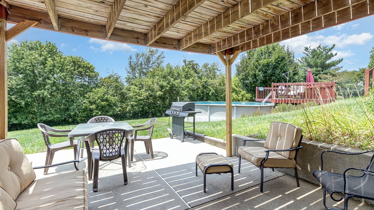 Dry Ridge House | Family Fun by the Ark Encounter, sleeps 11 w/Pool