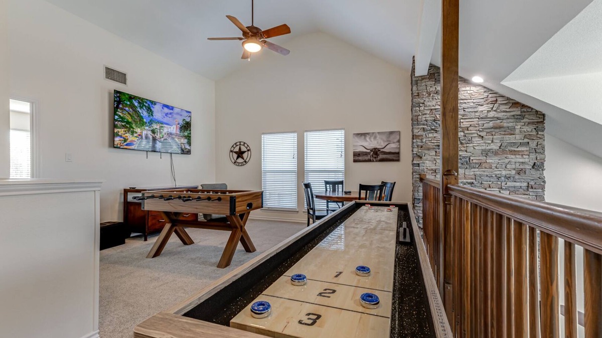 San Antonio House | Family Fun near SixFlags & SeaWorld GameRoom YardGames HotTub 3 KING Beds CLEAN!