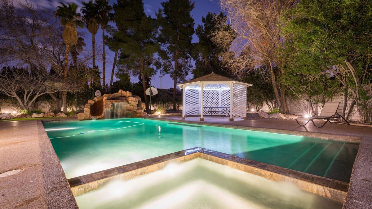 Rancho Oakey House | Family Fun, Pickleball, Pool/Spa, Water slide
